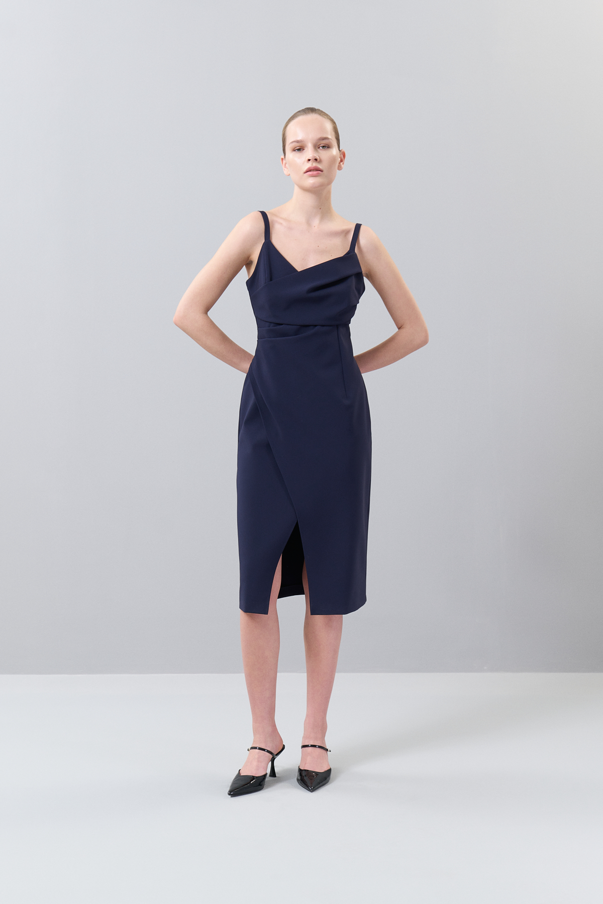 Askılı Drape Detaylı Asimetrik Elbise Lacivert
