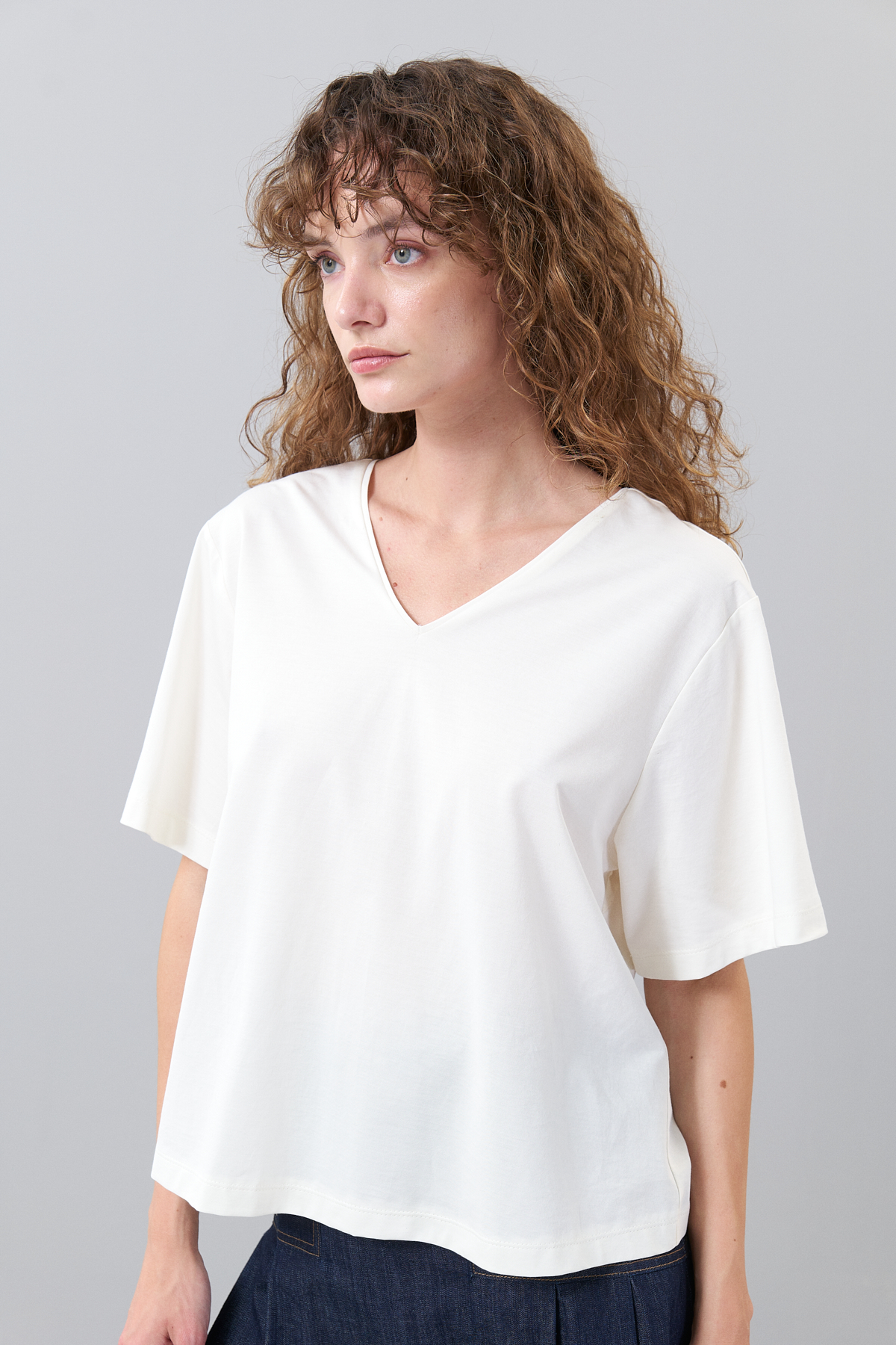 Sırtı Düğüm Görünümlü V Yaka T-Shirt Ekru