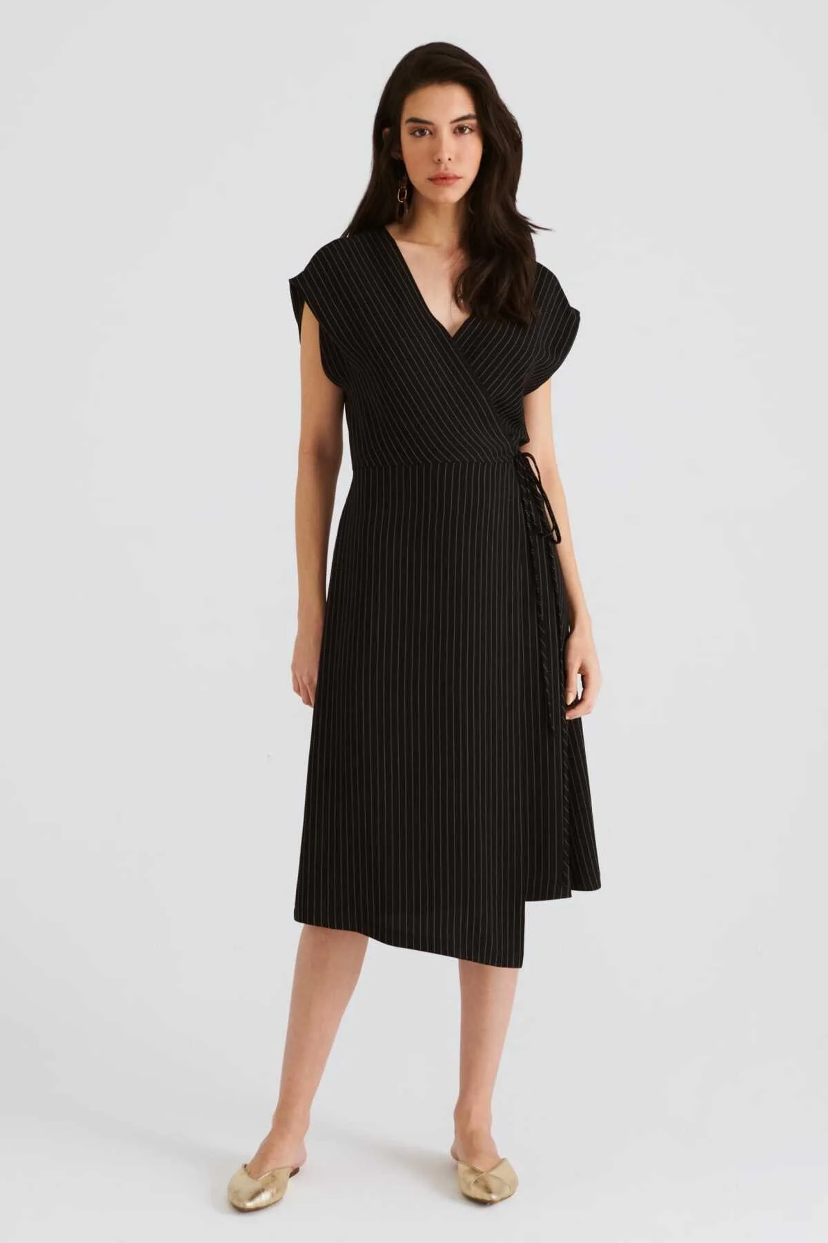 Belden Bağlamalı V Yaka Çizgili Günlük Elbise Siyah-Beyaz - 1