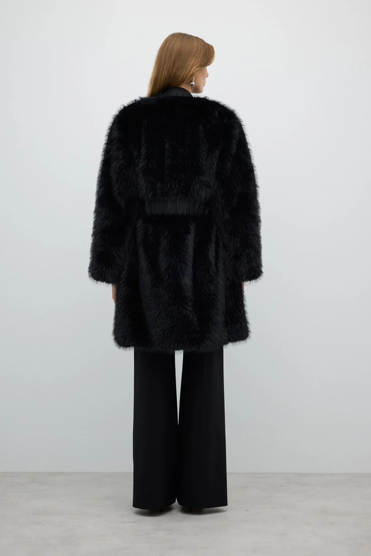 Bele Oturan Lastik ve Çıtçıt Detaylı Kürk Kaban Siyah - 2