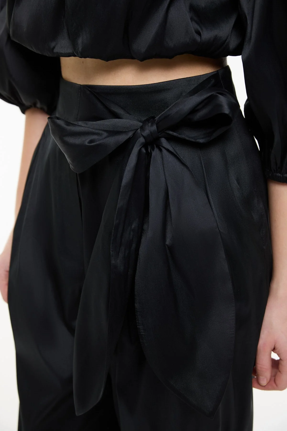 Beli Bağlama Detaylı Tafta Havuç Pantolon Siyah - 4