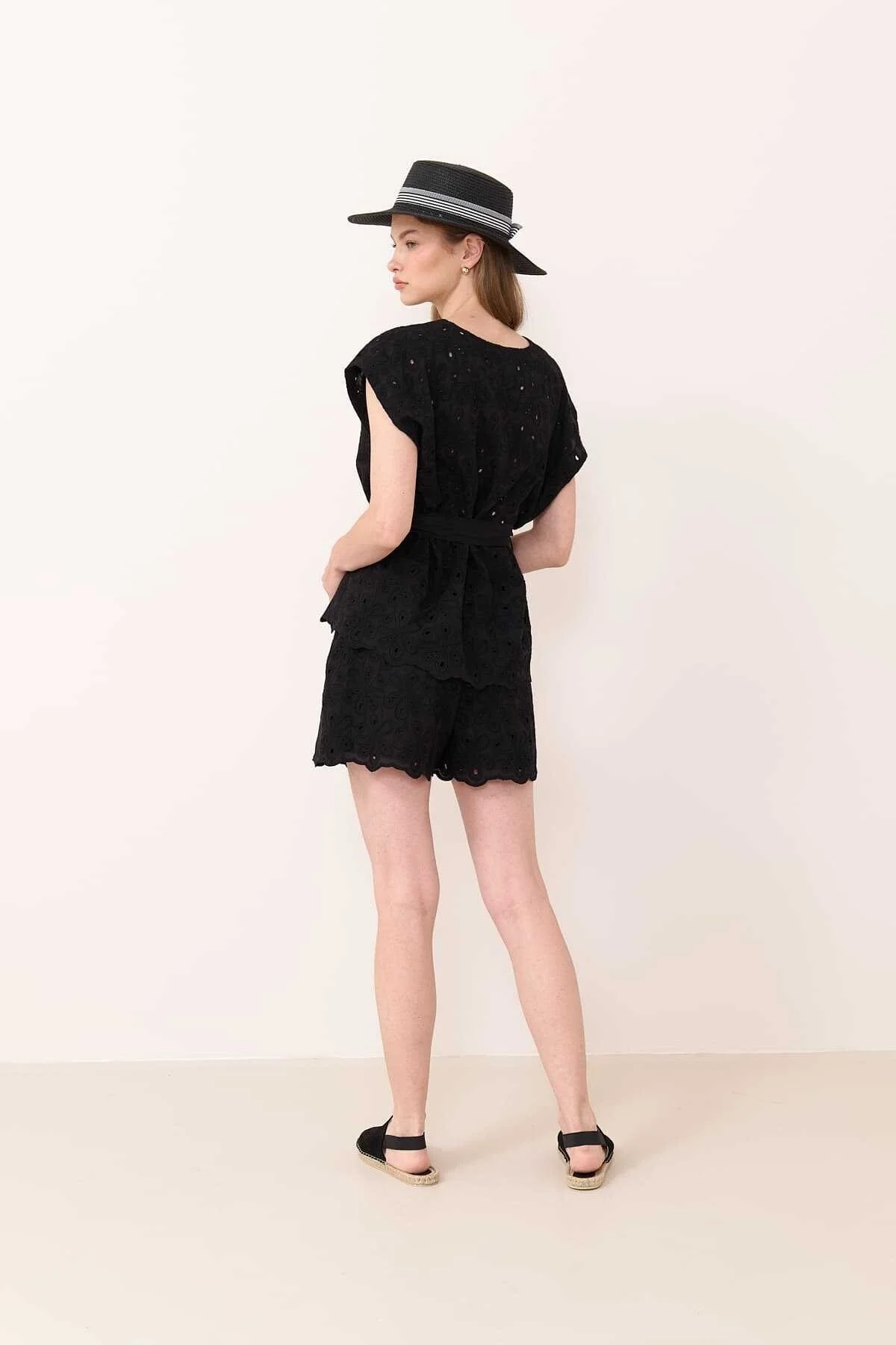 Beli Kuşaklı Brode Bluz Siyah - 2