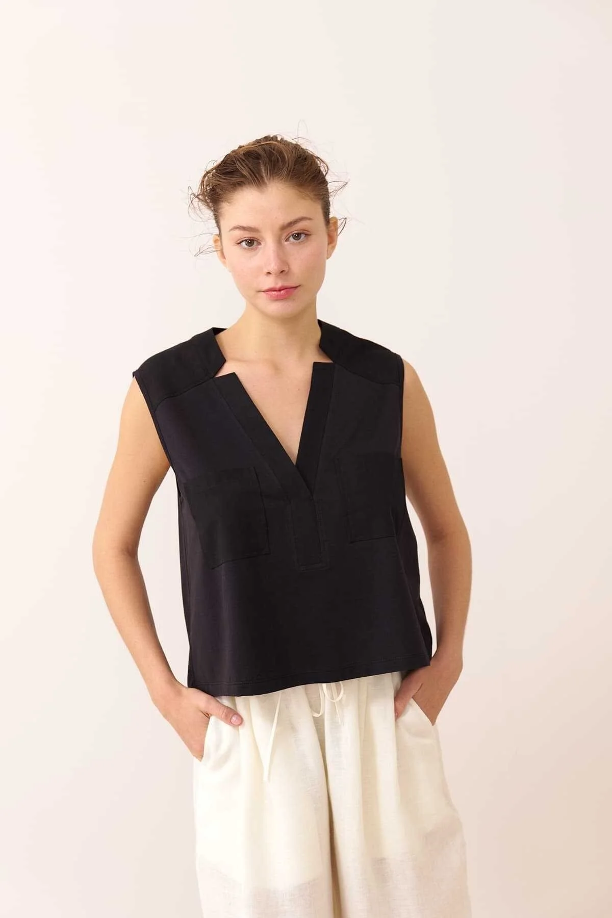 V Yaka Çift Cepli Bluz Siyah - 1