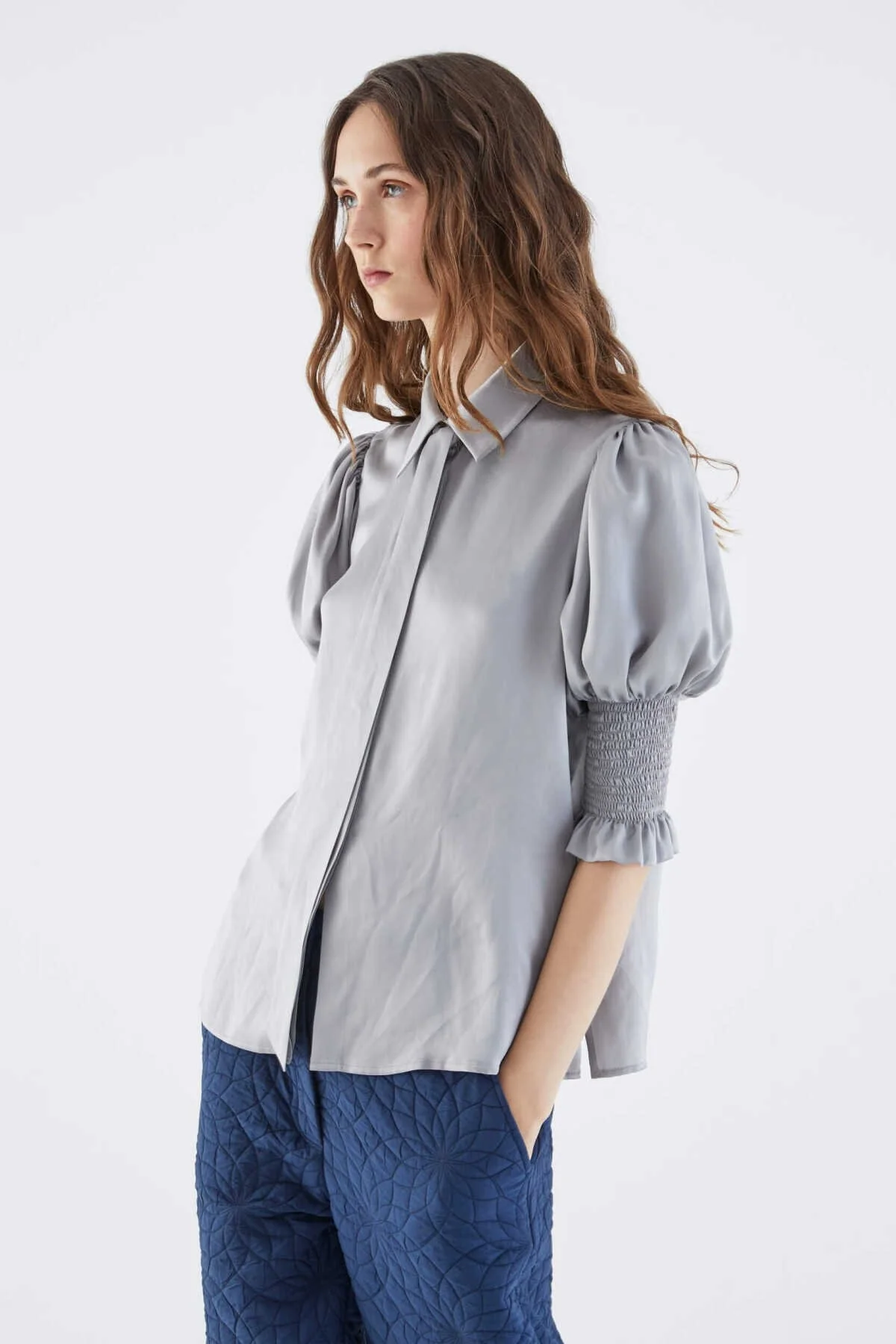  Boyundan Bağlamalı Kolları Lastikli Bluz Gri - 3