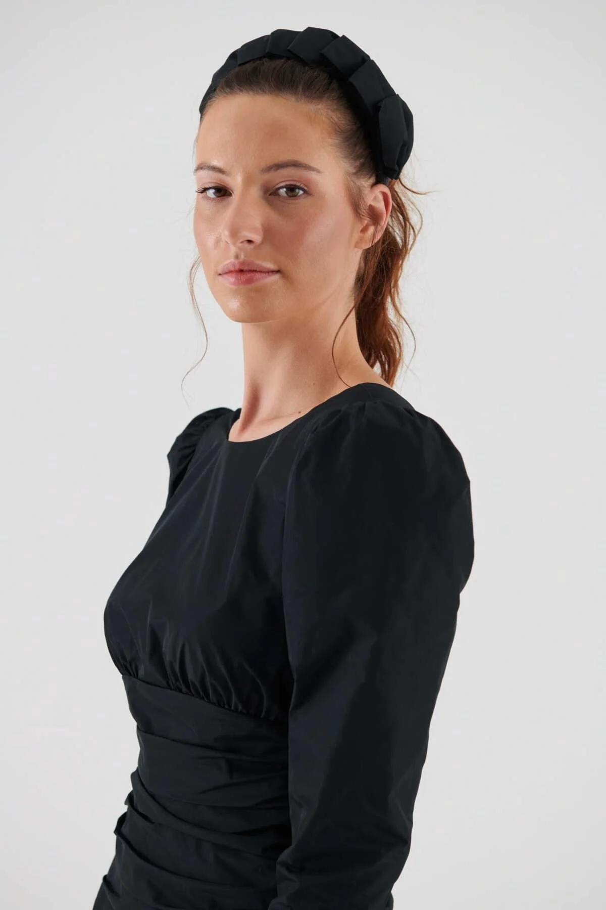  Büzgülü Kadın Saks Taç Siyah - 2