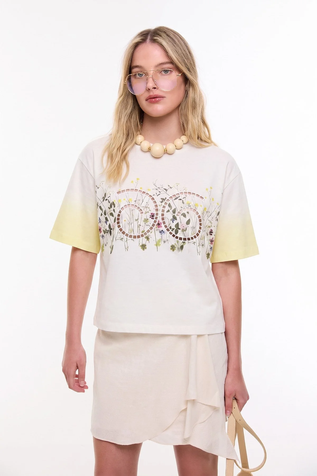 Çiçek Baskılı Nakışlı T-Shirt Ekru - 1