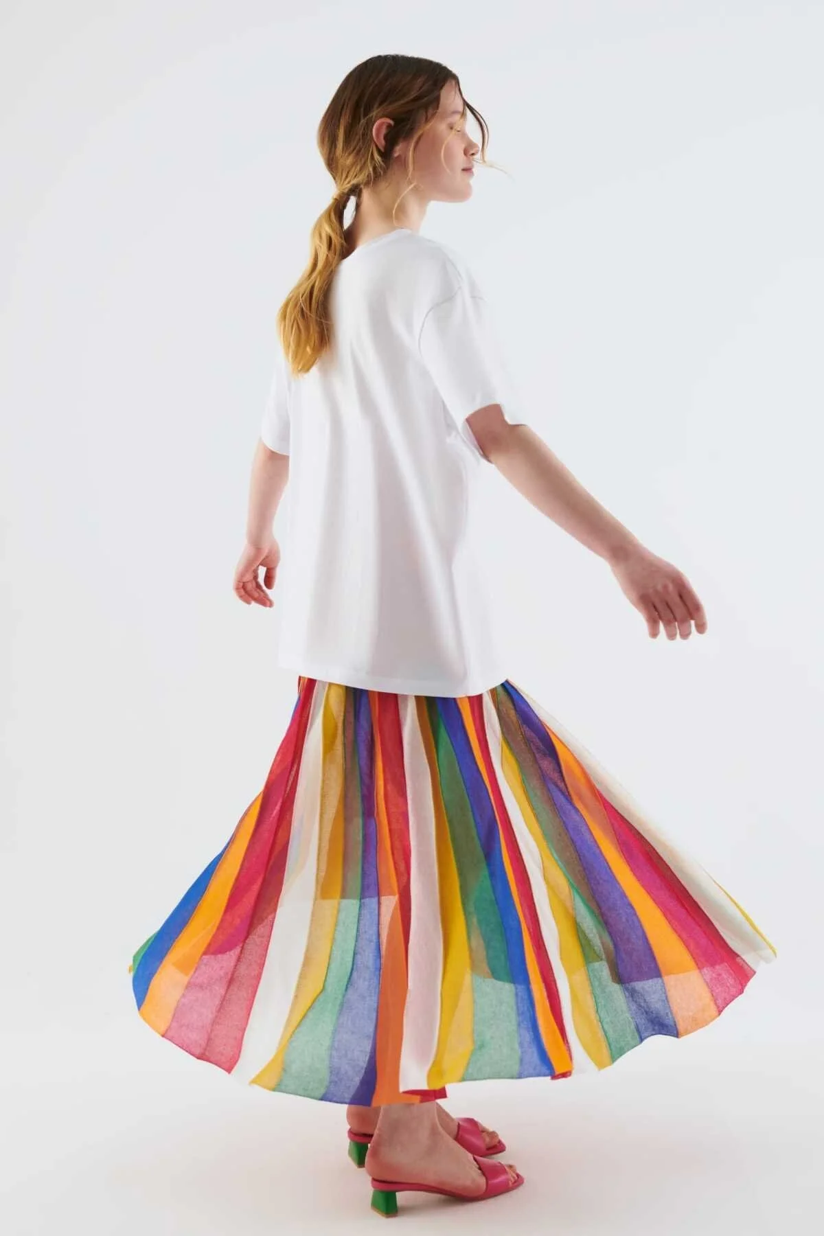  Çiçek Figürlü Kadın Tişört Standart Renk - 2