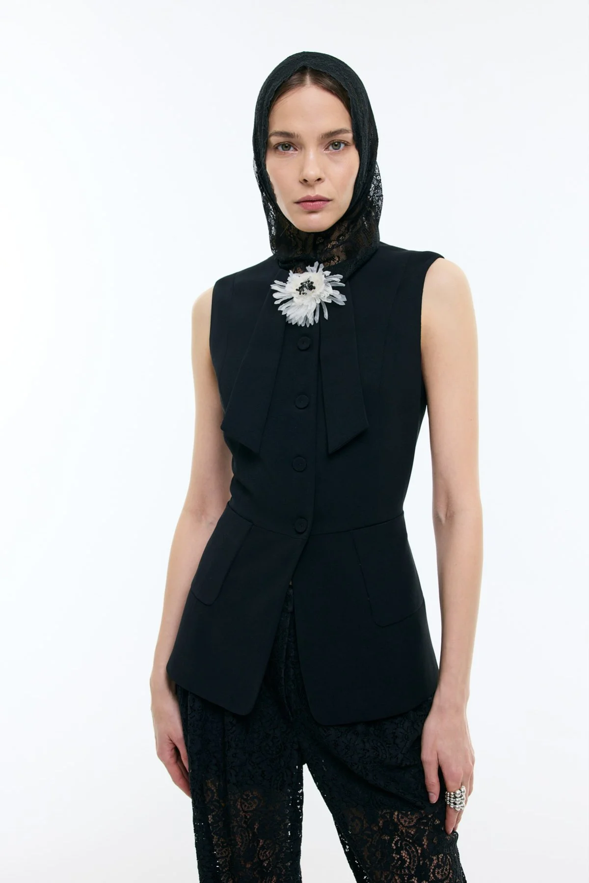 Çıkarılabilir Broş Detaylı Bele Oturan Yelek Siyah - 1