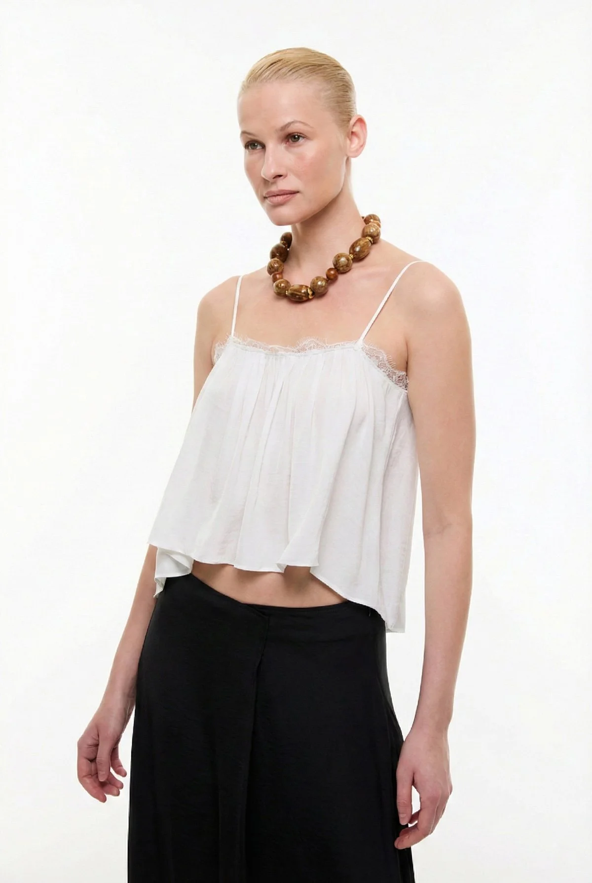 Dantel Detaylı İnce Askılı Bluz Beyaz - 1