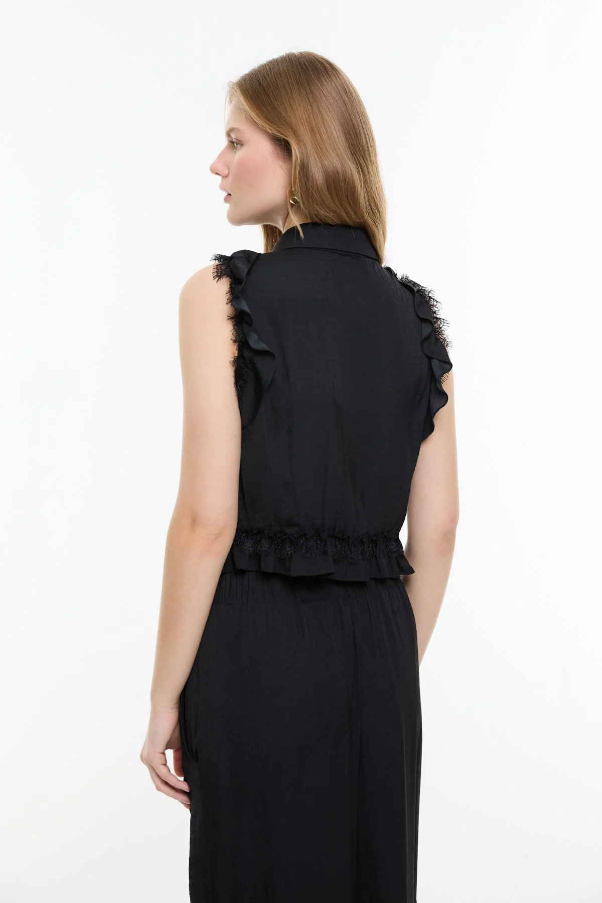 Dantel ve Volan Detaylı Kolsuz Gömlek Siyah - 2