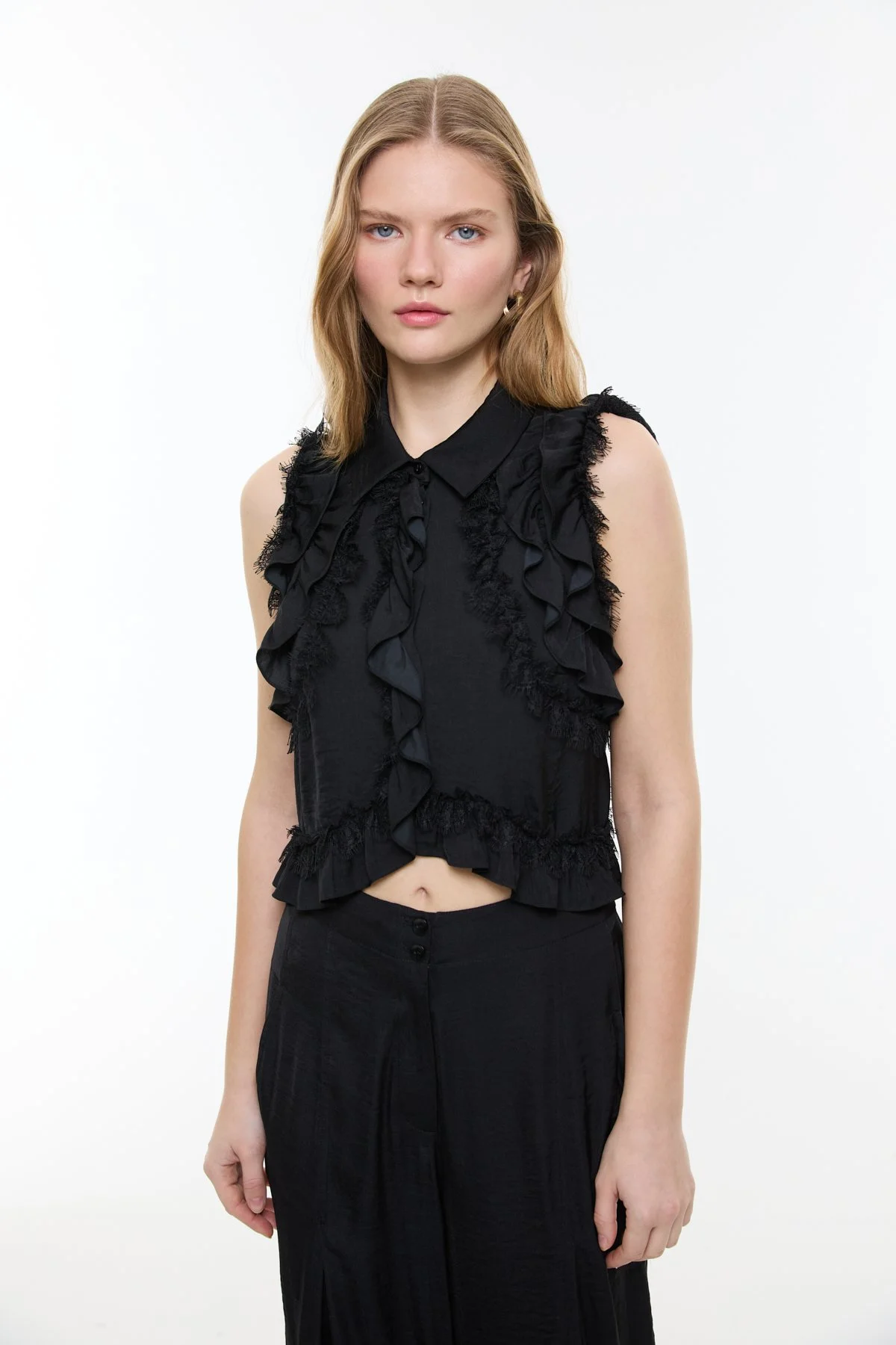 Dantel ve Volan Detaylı Kolsuz Gömlek Siyah - 1