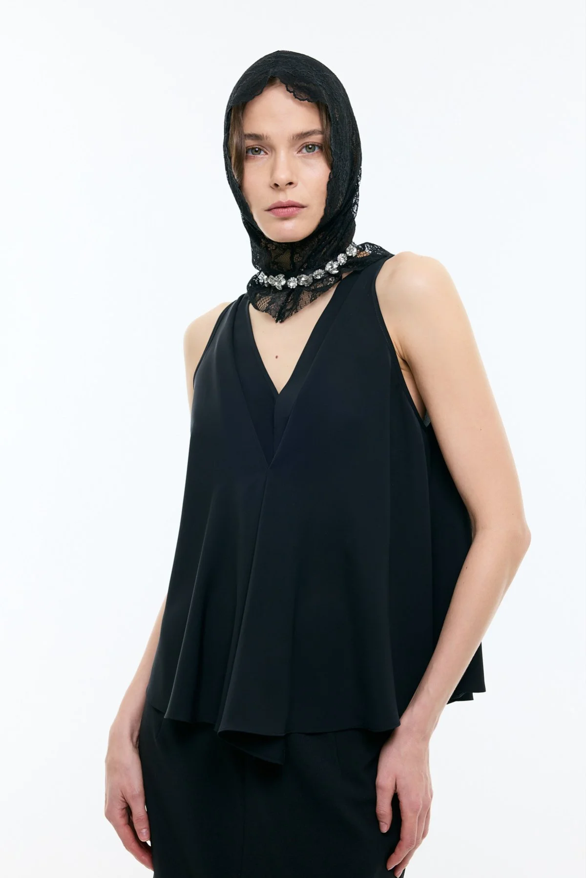 Derin V Yaka Kolsuz Bluz Siyah - 1