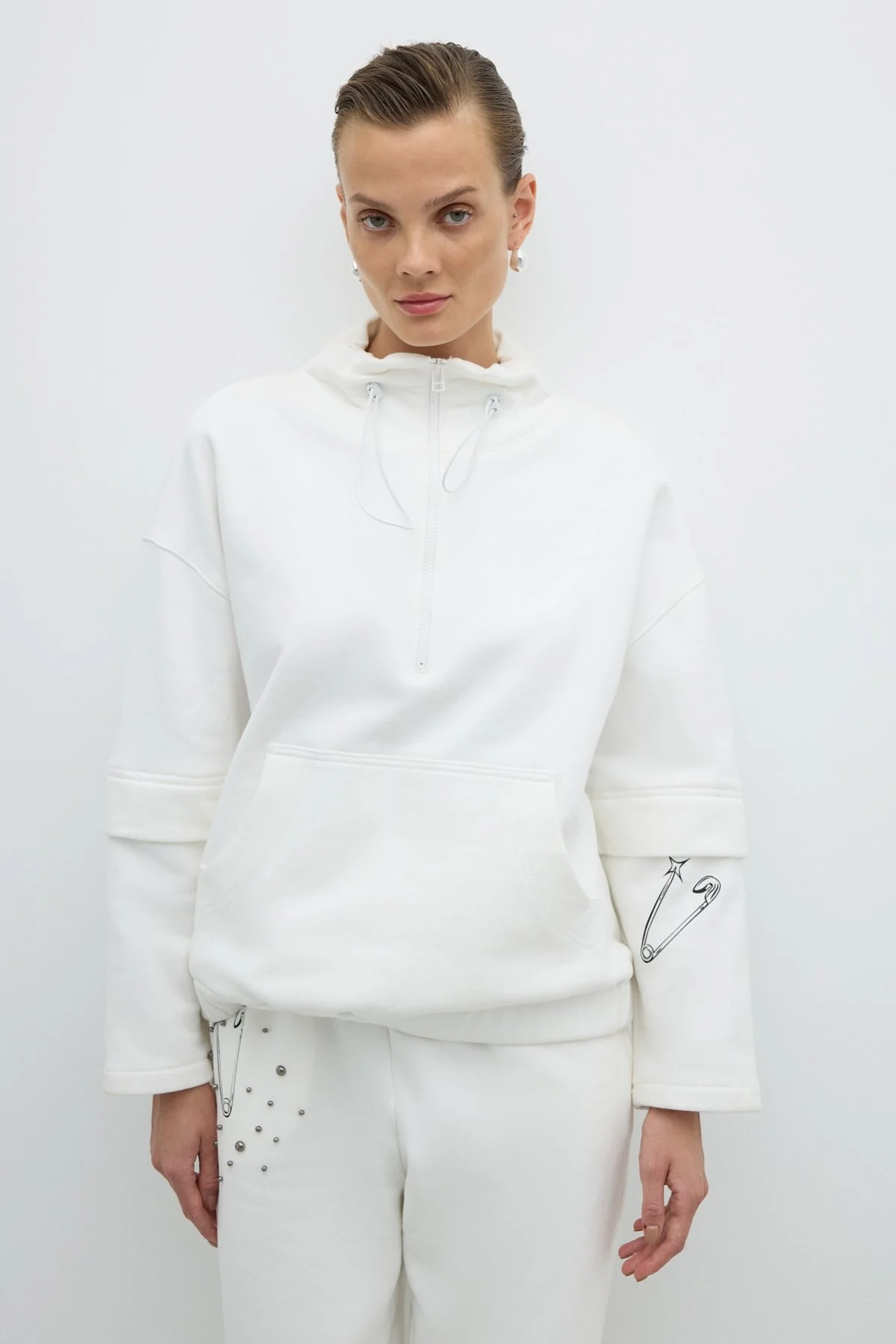 Dik Yaka Fermuarlı Trok Detaylı Sweatshirt Beyaz - 1