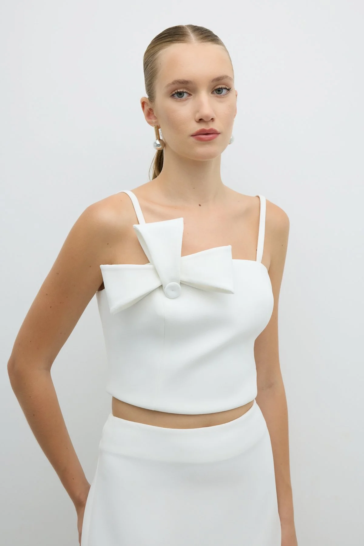 Fiyonk Detaylı İnci Askılı Büstiyer Beyaz - 1