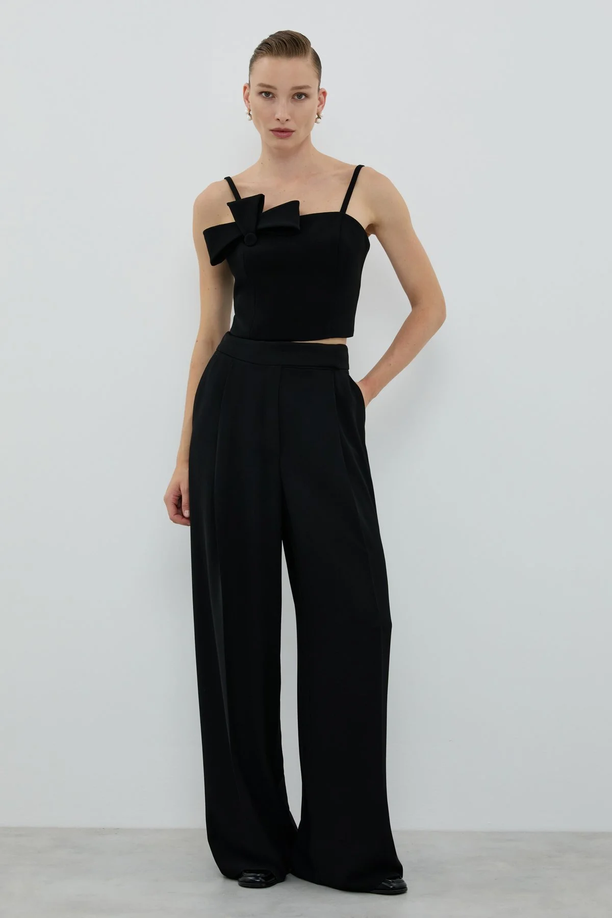 Fiyonk Detaylı İnci Askılı Büstiyer Siyah - 3