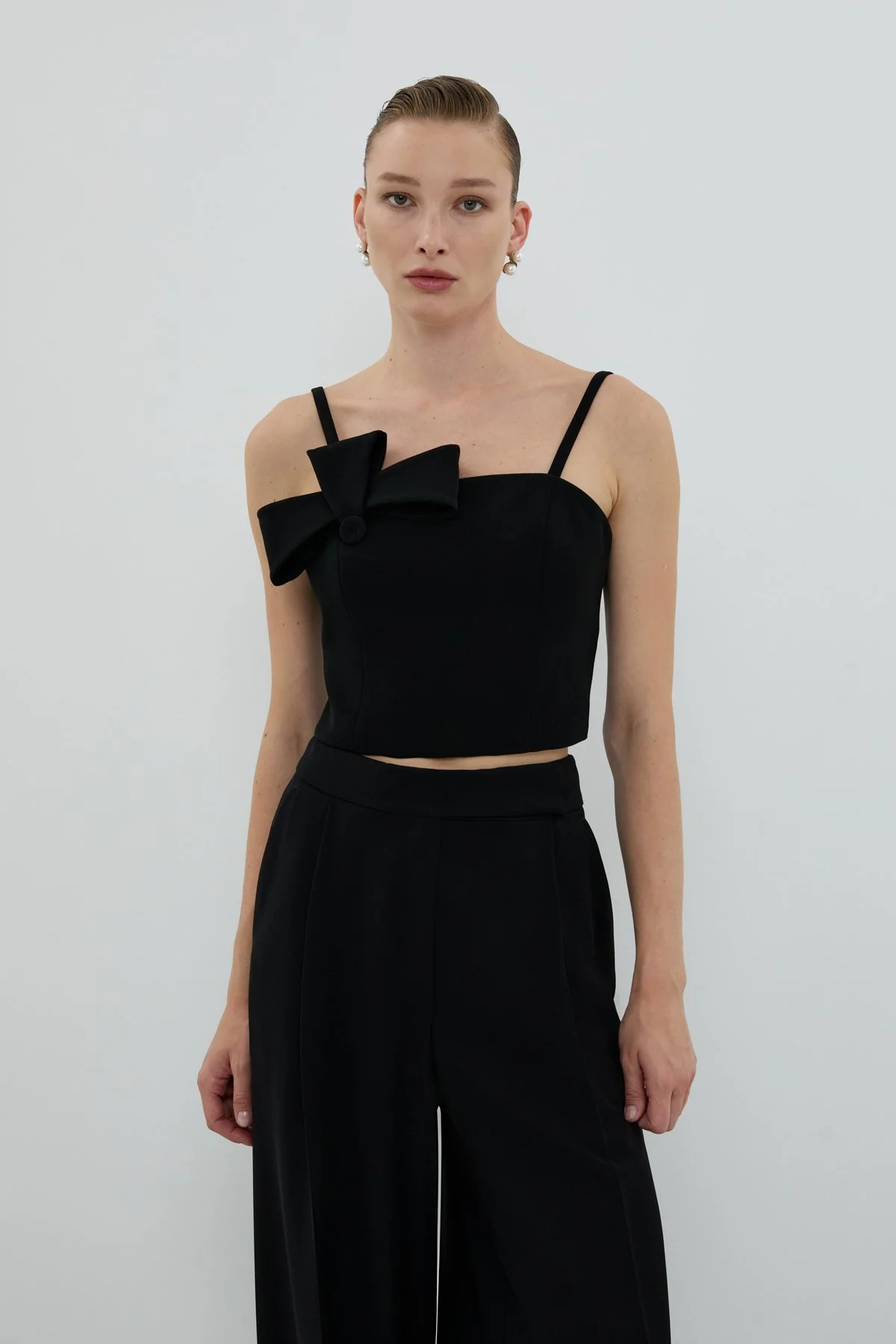 Fiyonk Detaylı İnci Askılı Büstiyer Siyah - 1