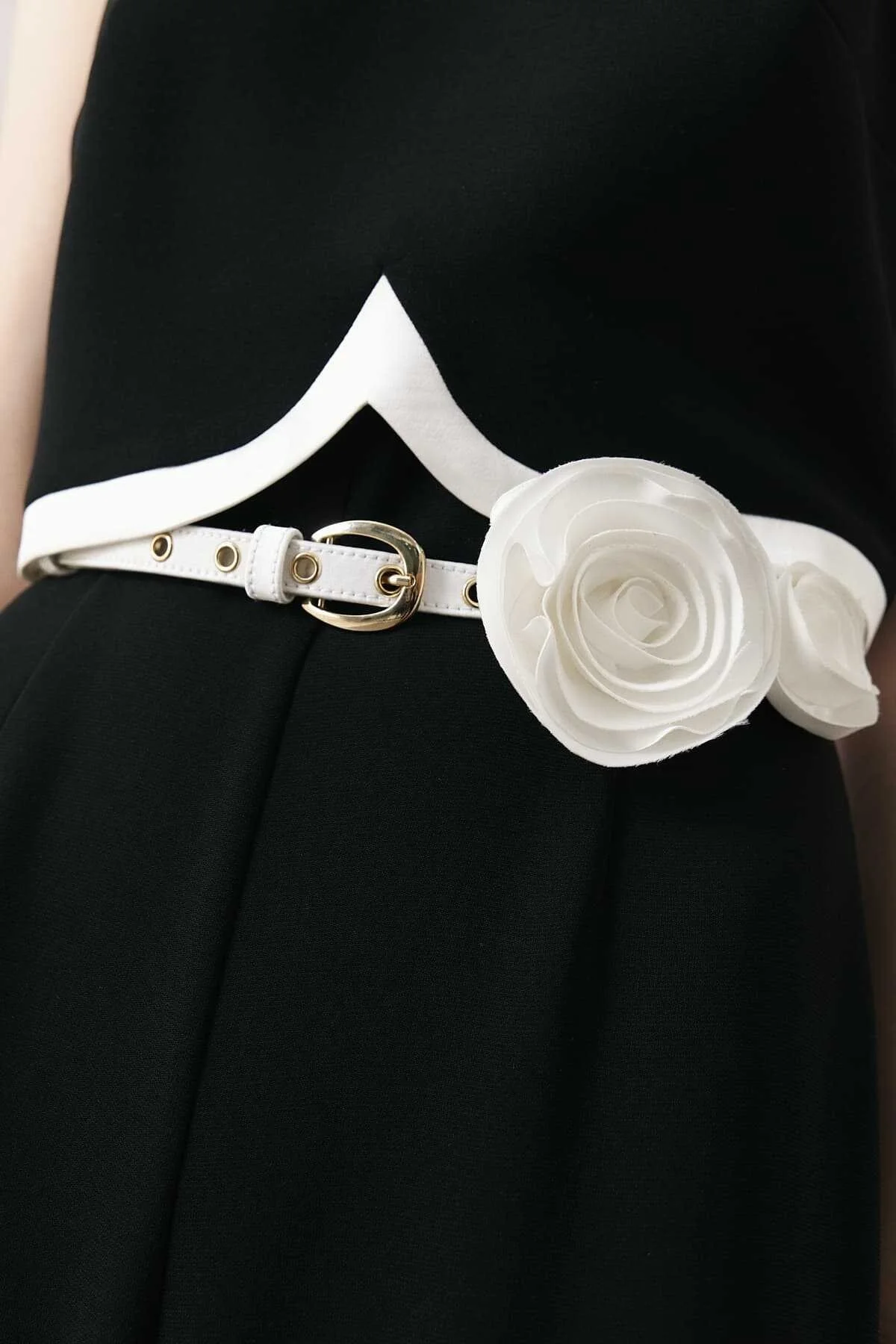 Gül Detaylı Kemer Beyaz - 1