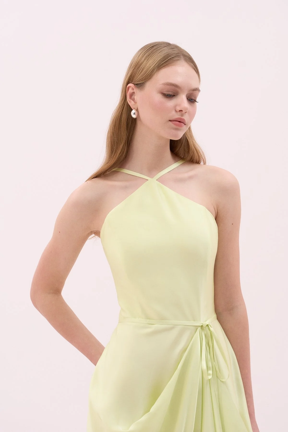 Halter Yaka Beli Kuşaklı Midi Boy Saten Elbise Sarı - 3