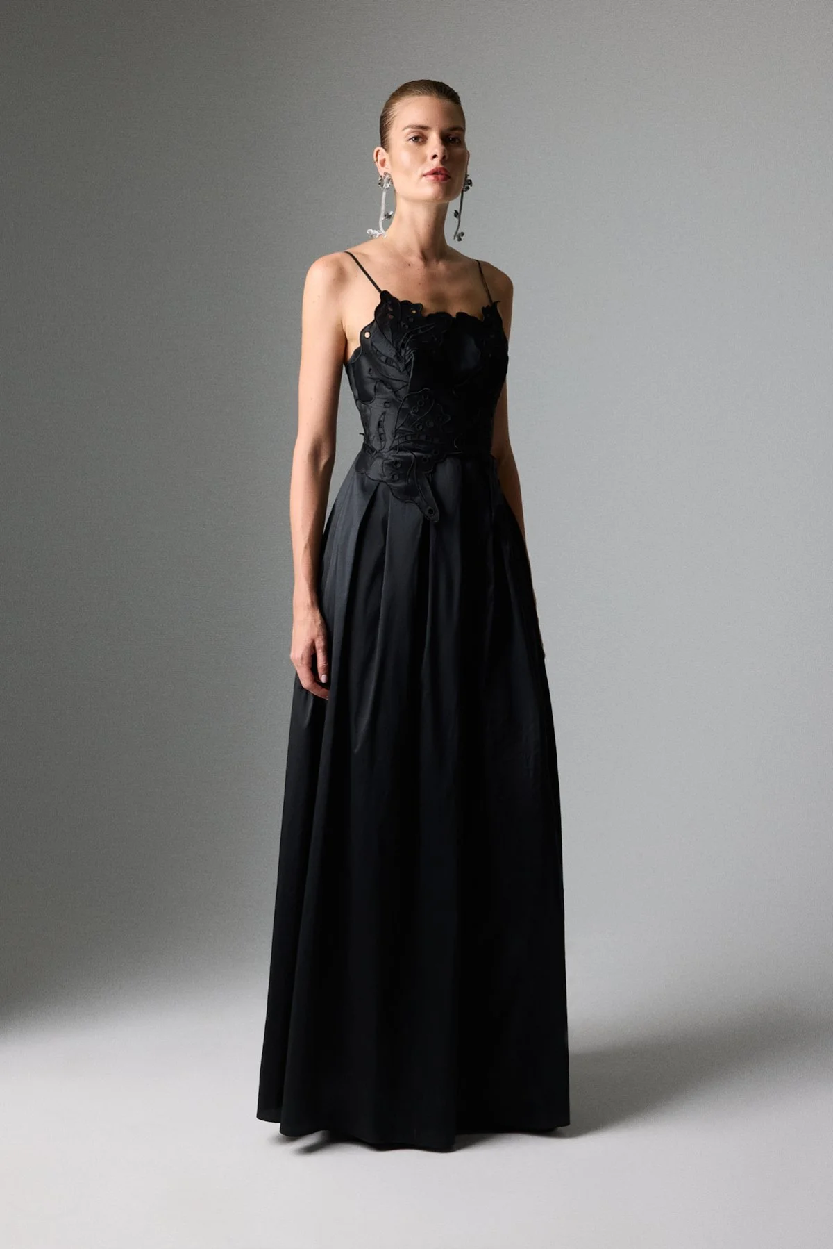 İnce Askılı Brode Detaylı Tafta Elbise Siyah - 1