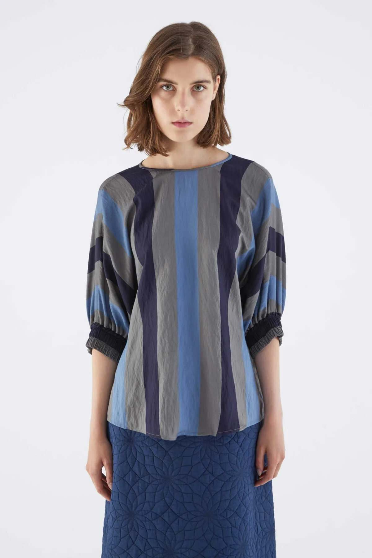 Sırtı Fiyonklu Çizgili Bluz Standart Renk - 4