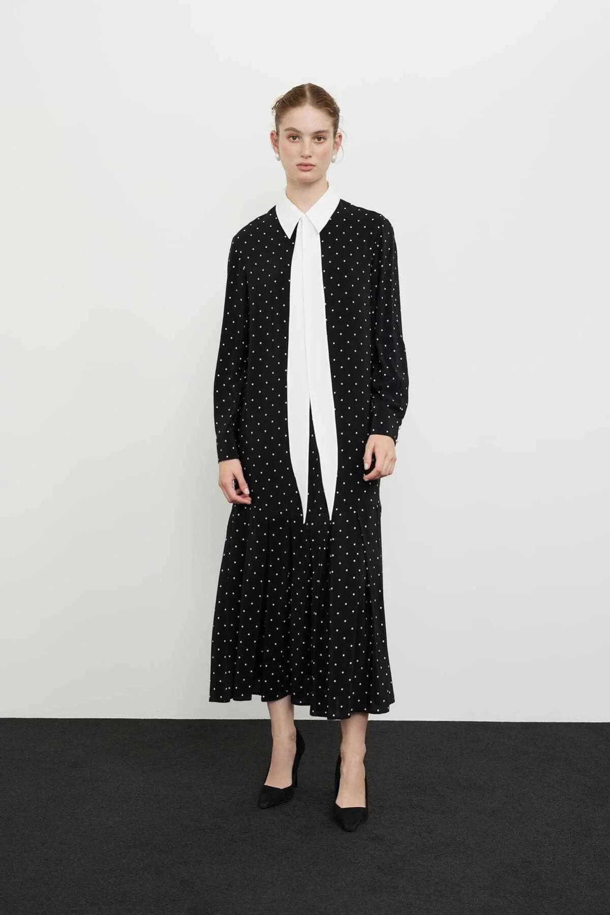 Puantiye Ve Fularlı Midi Elbise Siyah-Beyaz - 1