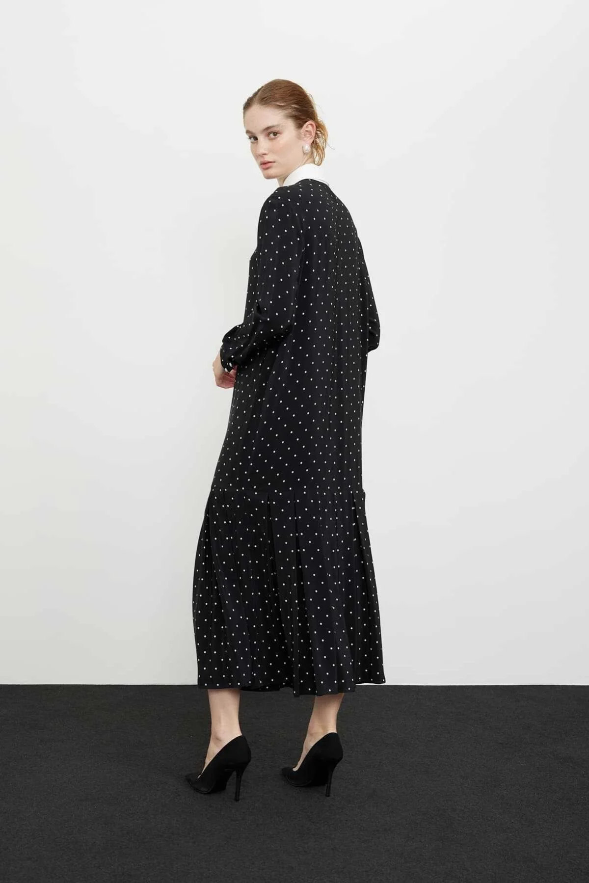 Puantiye Ve Fularlı Midi Elbise Siyah-Beyaz - 2