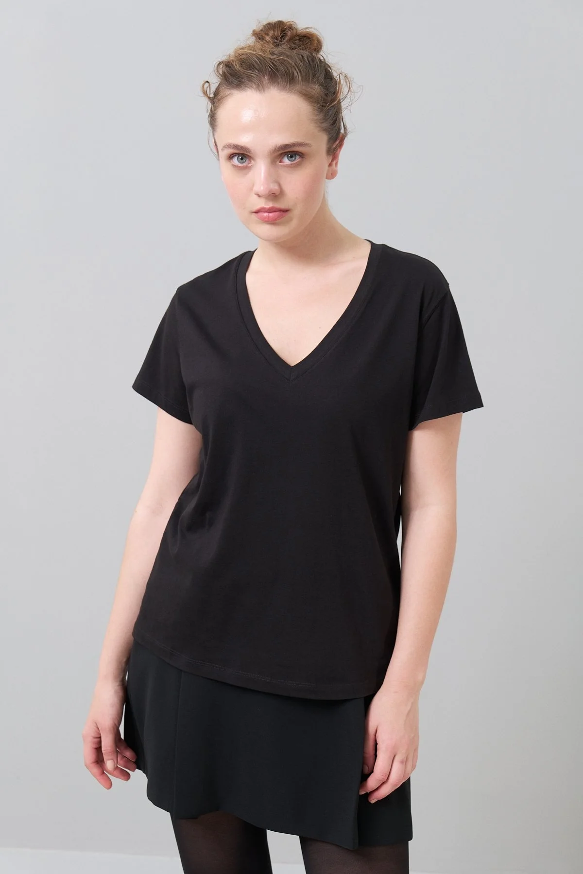 Basic V Yaka T-shirt Siyah - 1