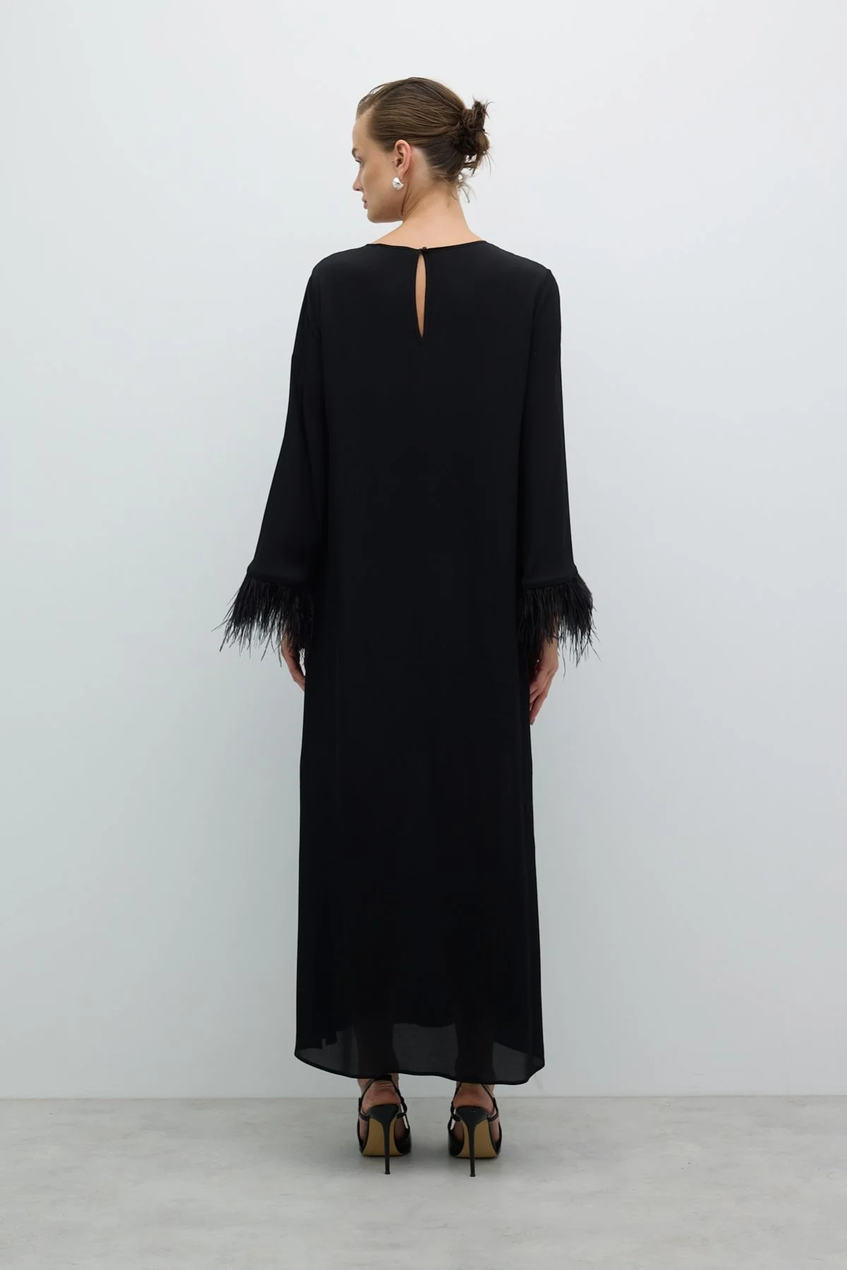 Yırtmaçlı Kolları Otriş Detaylı Elbise Siyah - 2