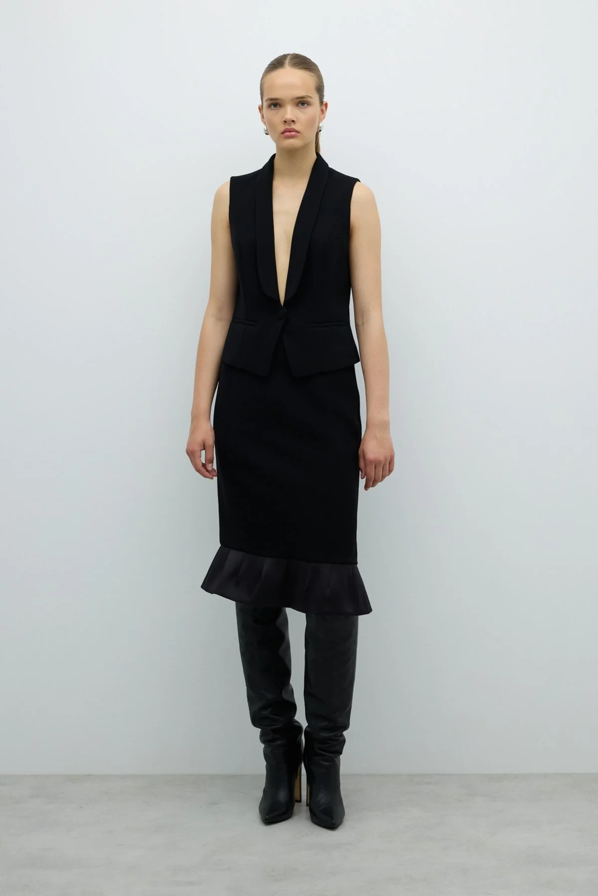 V Yaka Düğmeli Yelek Siyah - 3