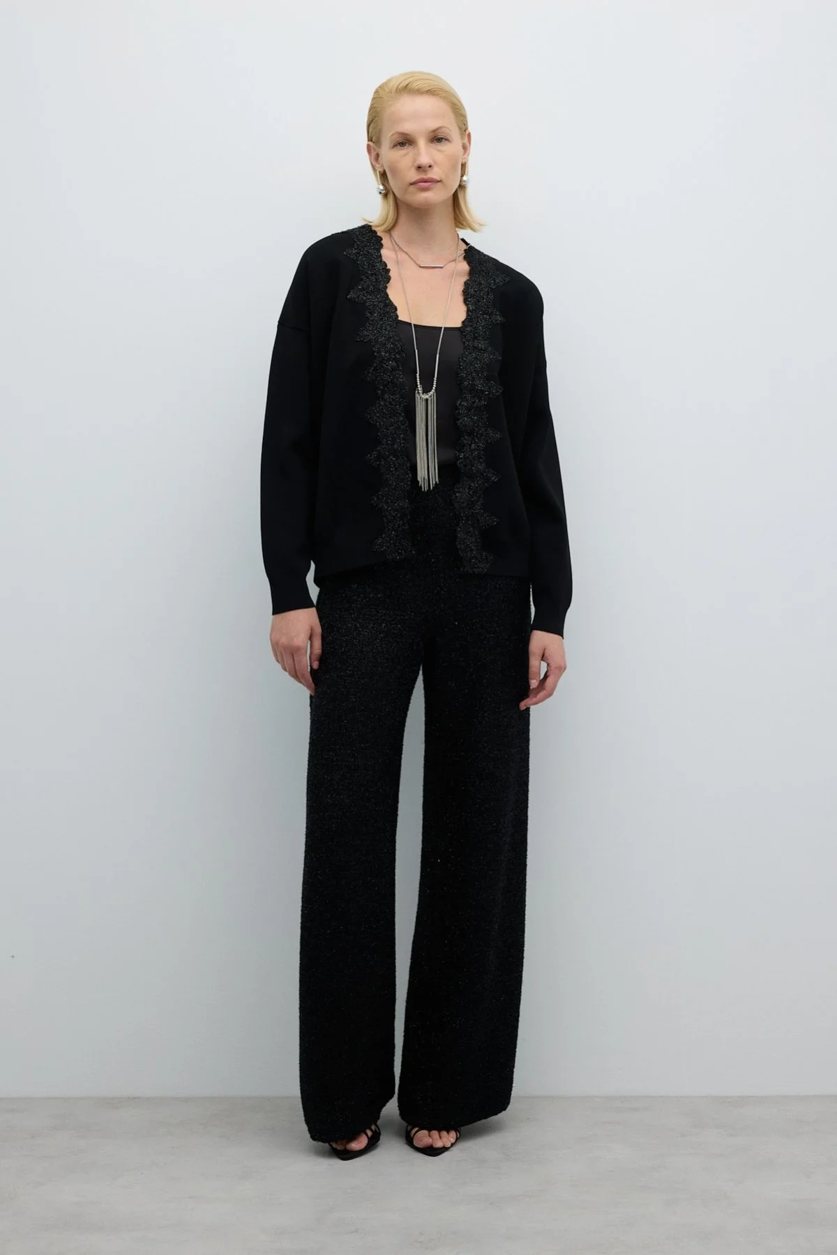 İşleme Detaylı Triko Hırka Siyah - 3