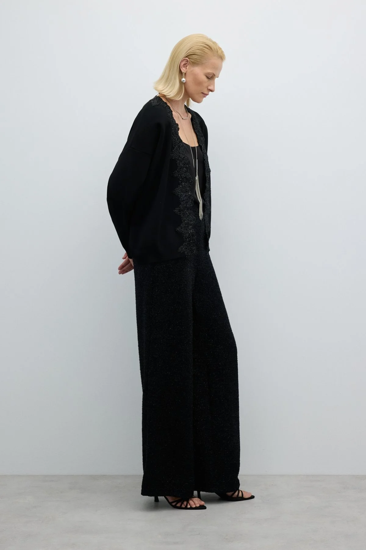 İşleme Detaylı Triko Hırka Siyah - 4