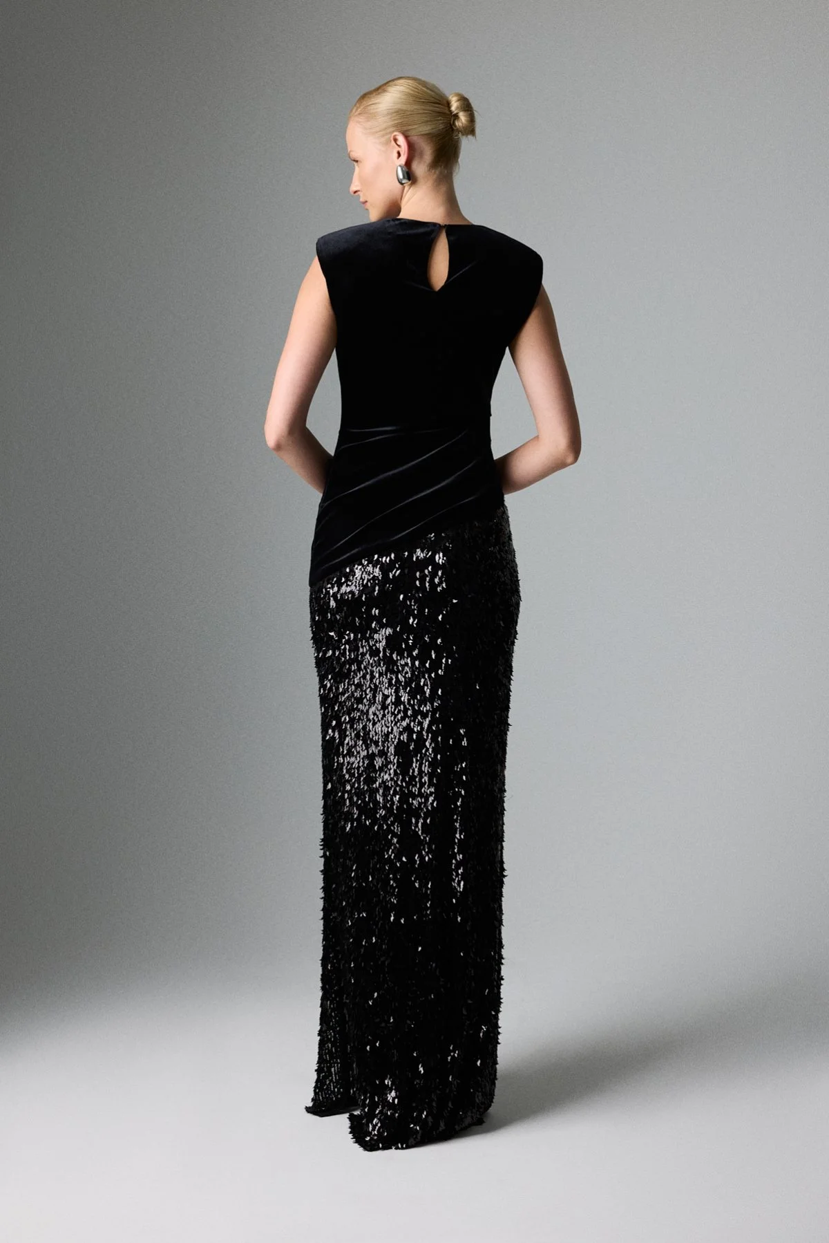 Vatka ve Drape Detaylı Yırtmaçlı Elbise Siyah - 3