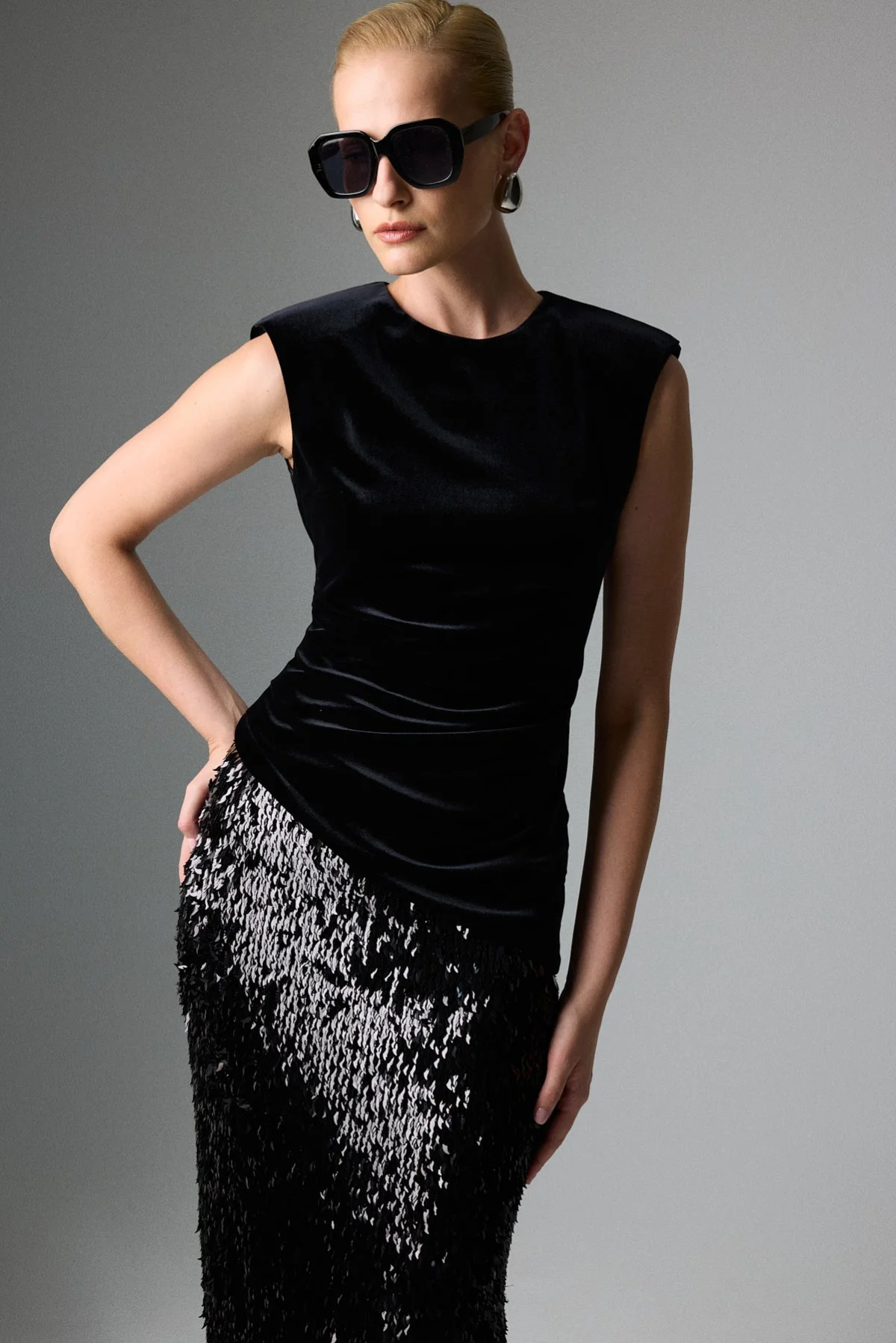 Vatka ve Drape Detaylı Yırtmaçlı Elbise Siyah - 5