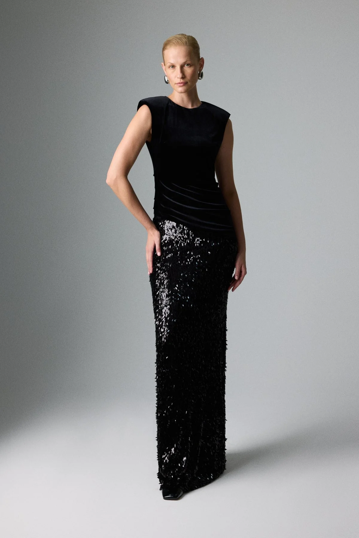 Vatka ve Drape Detaylı Yırtmaçlı Elbise Siyah - 2