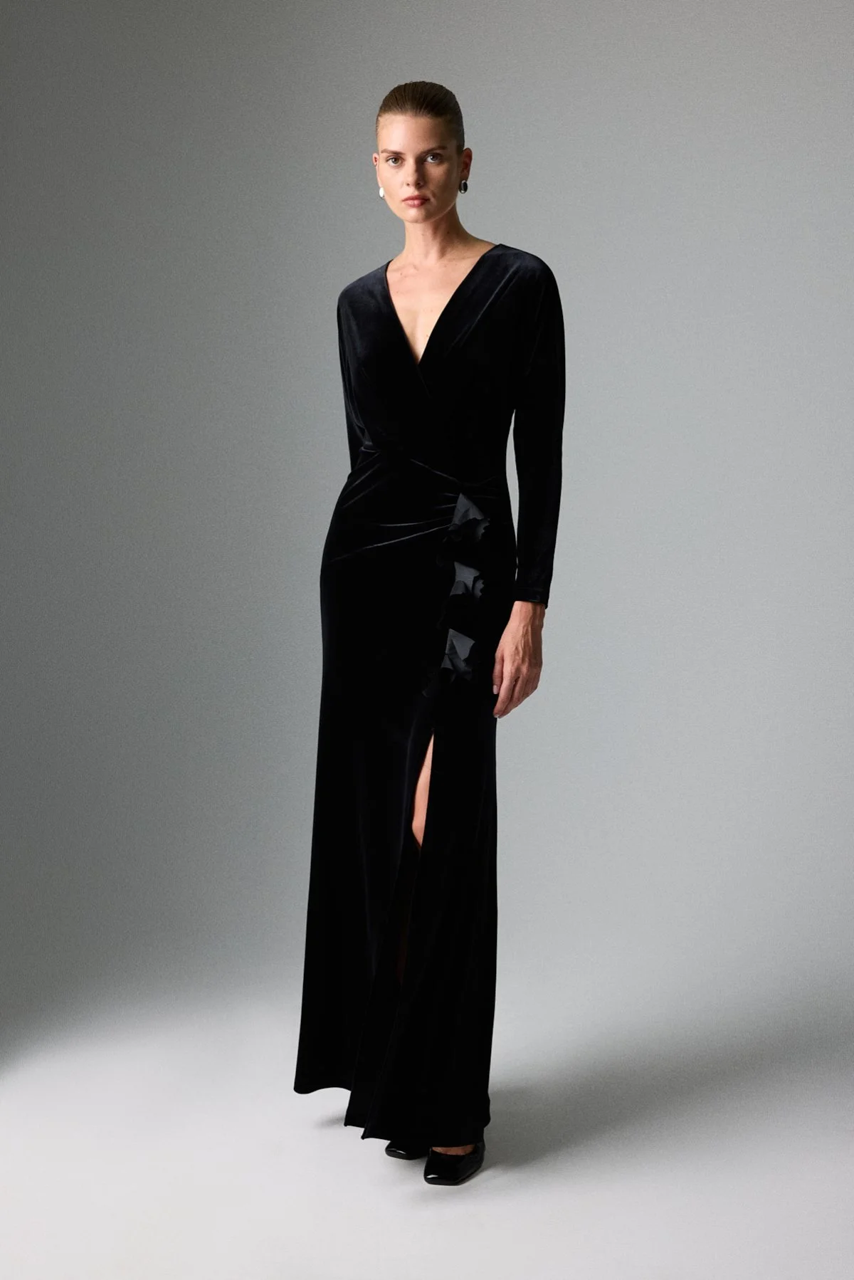 Kruvaze Görünümlü Yırtmaçlı Maksi Boy Kadife Elbise Siyah - 1