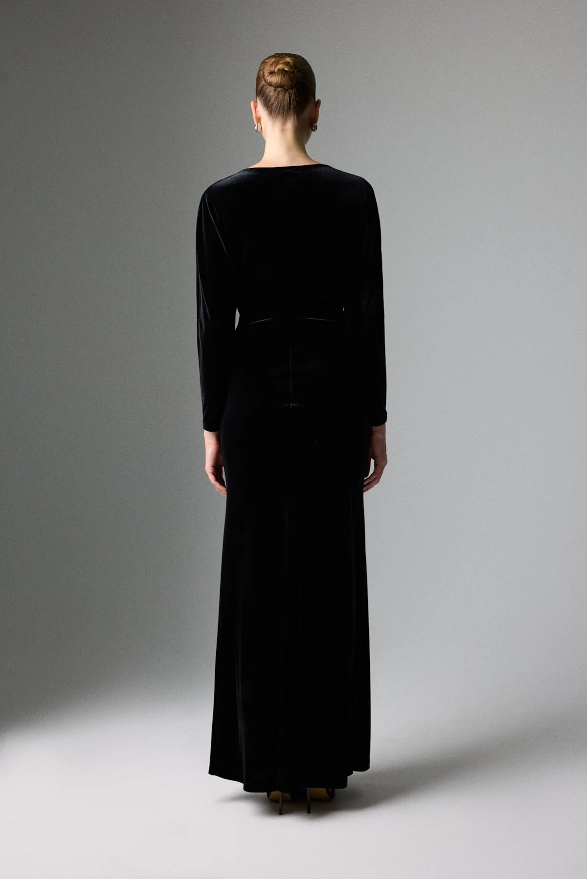 Kruvaze Görünümlü Yırtmaçlı Maksi Boy Kadife Elbise Siyah - 2