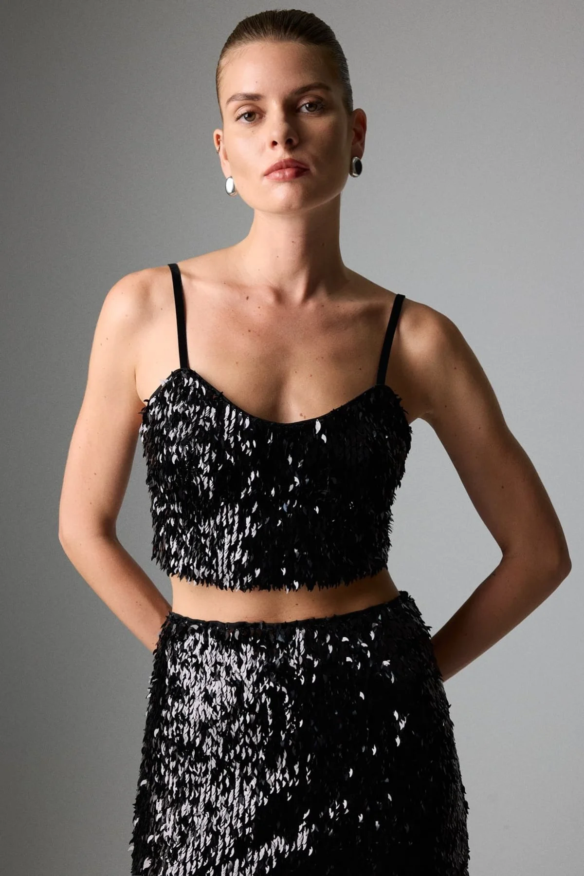 Kalp Yaka İnce Askılı Arkası Kadife Detaylı Payet Elbise Siyah - 1