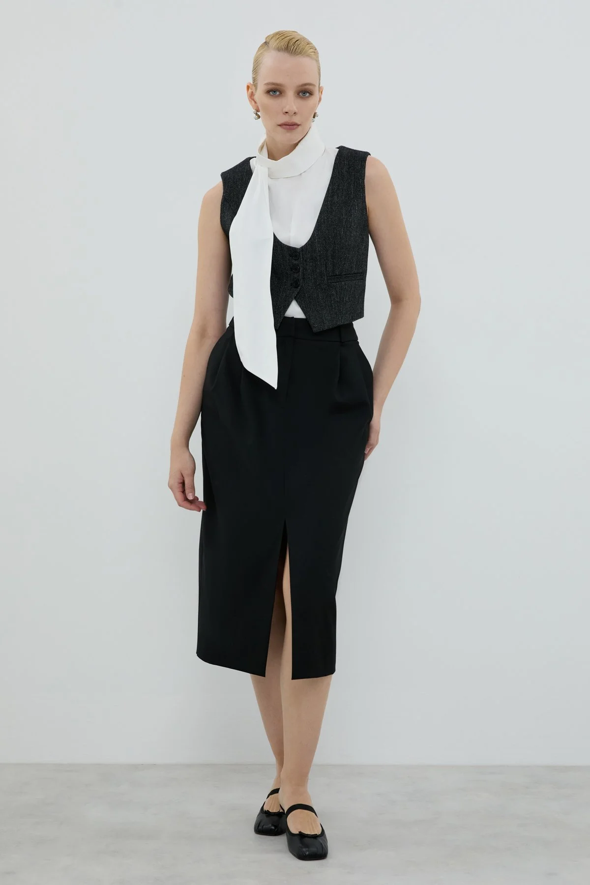 Çift Pileli Önü Yırtmaçlı Midi Boy Etek Siyah - 1