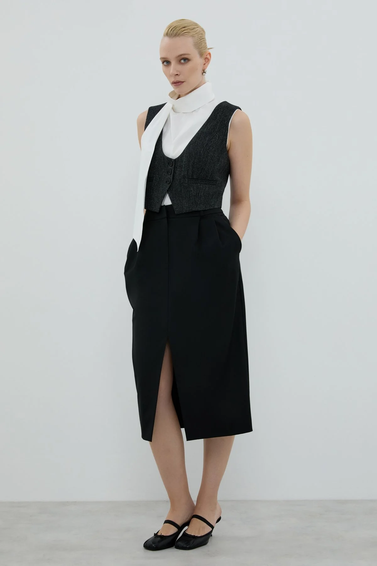 Çift Pileli Önü Yırtmaçlı Midi Boy Etek Siyah - 3