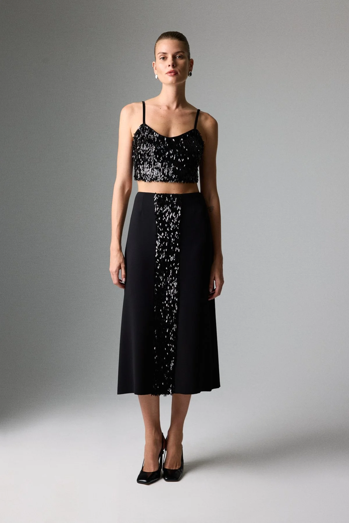 Payet ve Önü Yırtmaç Detaylı Midi Boy Etek Siyah - 1