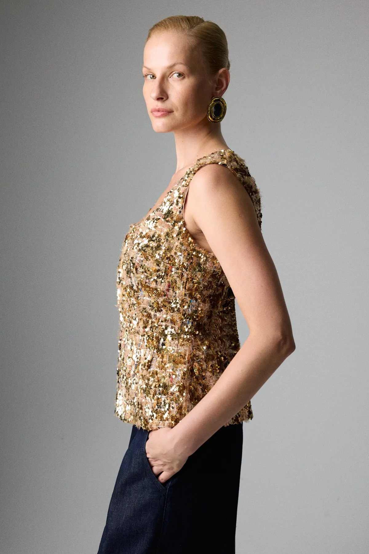 Bele Oturan Kare Yaka Payetli Yelek Gold - 5