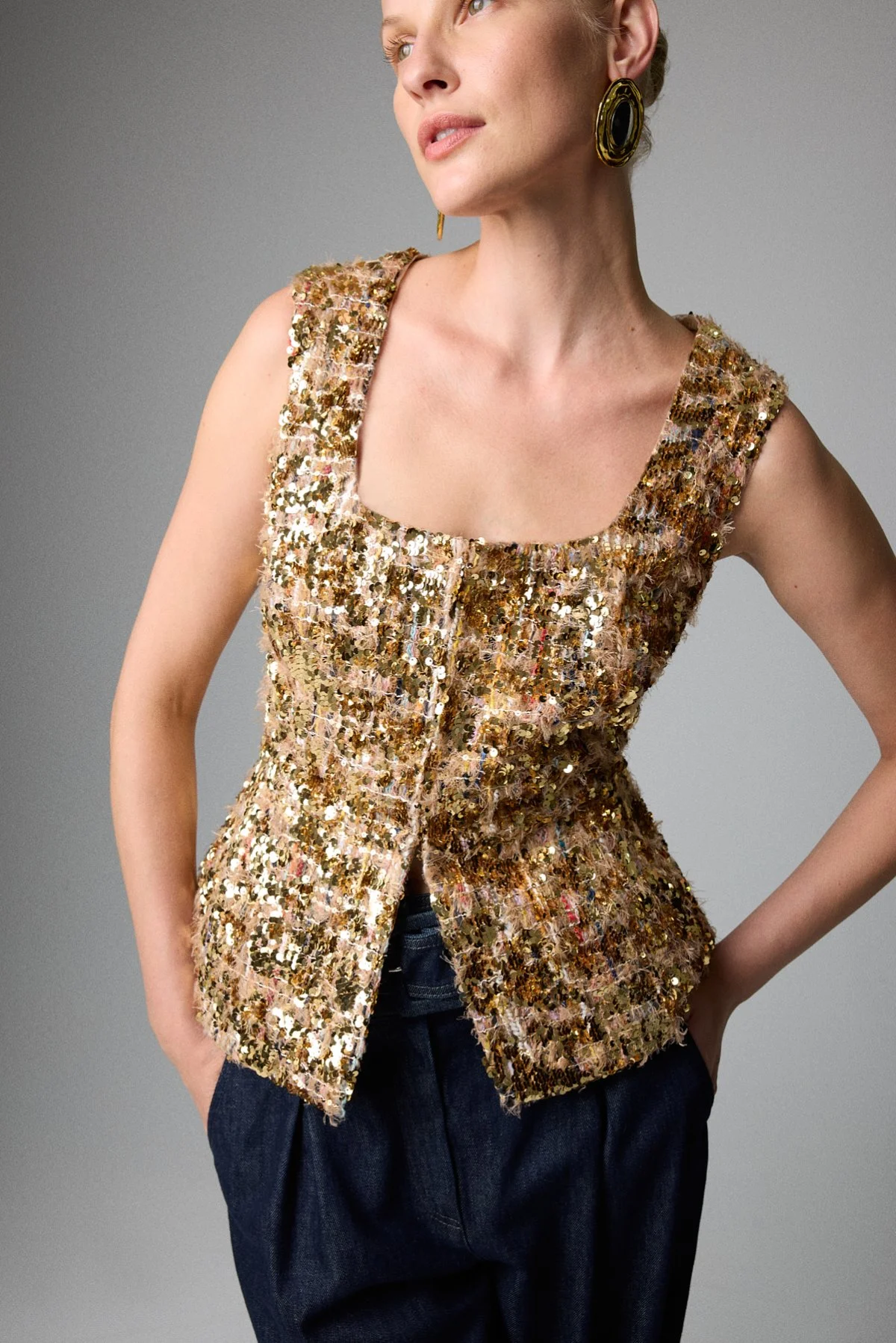 Bele Oturan Kare Yaka Payetli Yelek Gold - 6