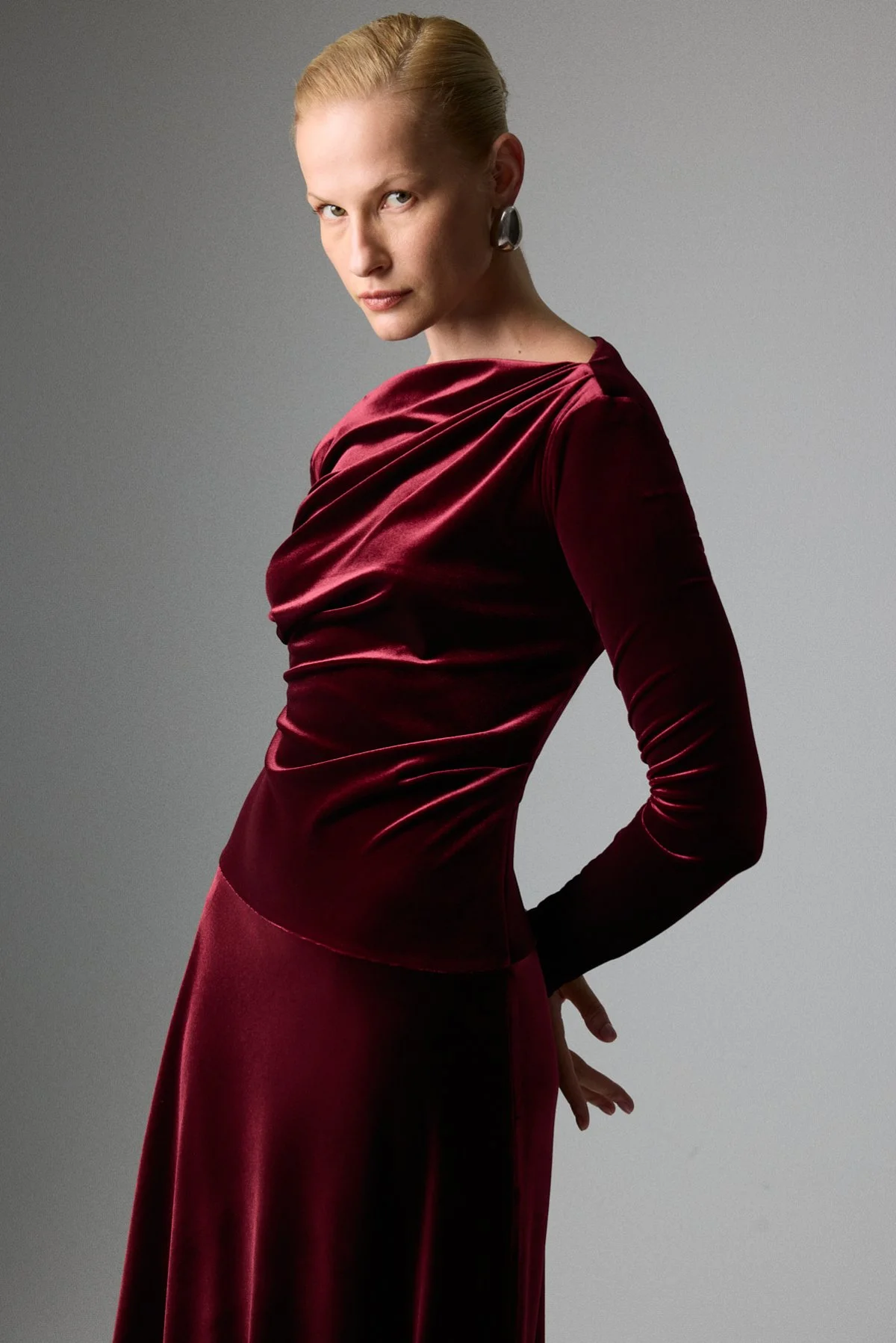 Kadife Drape Detaylı Uzun Kol Maksi Elbise Bordo - 4