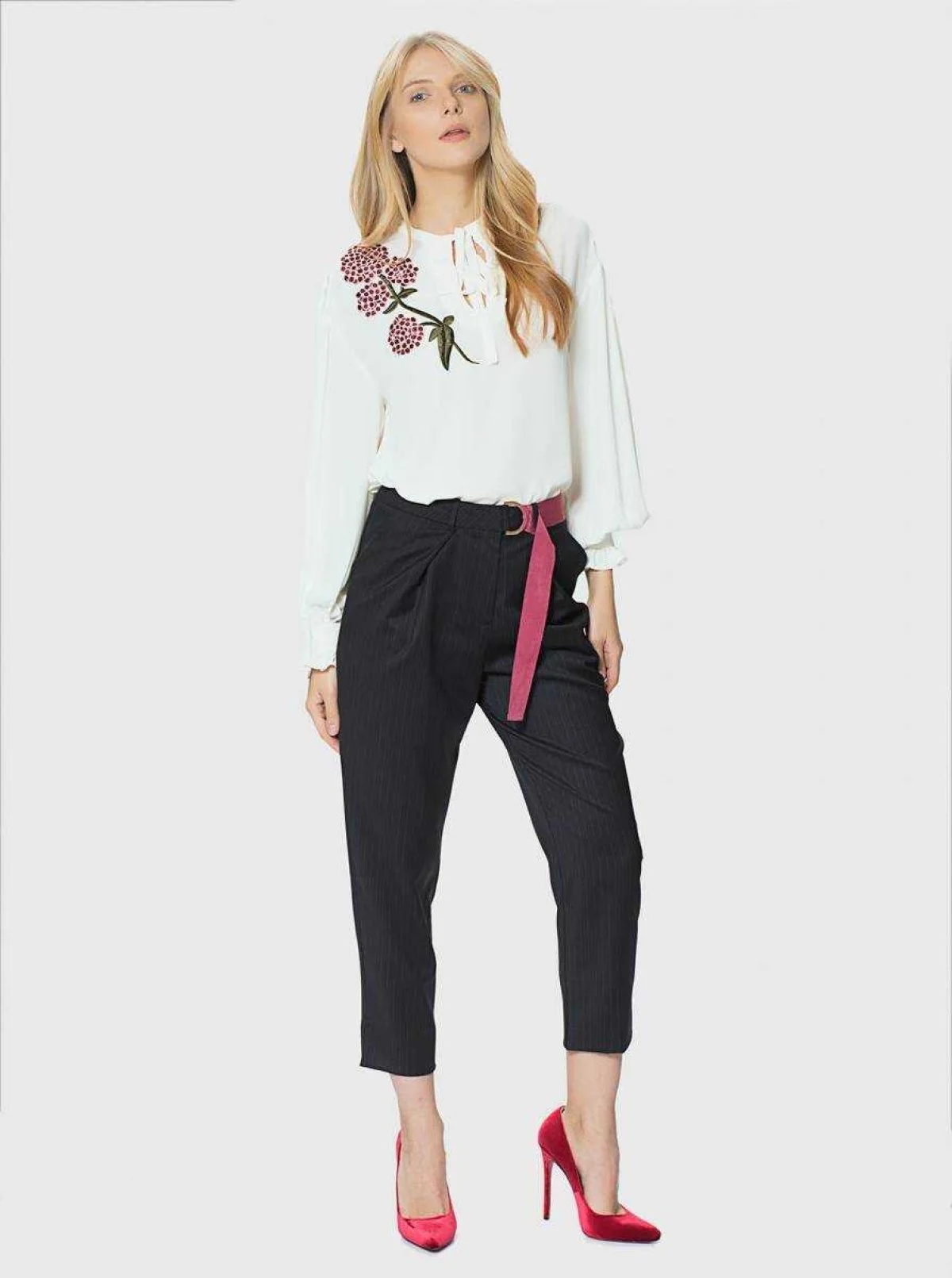  Kemer Detaylı Kısa Paça Kadın Pantolon Siyah - 4