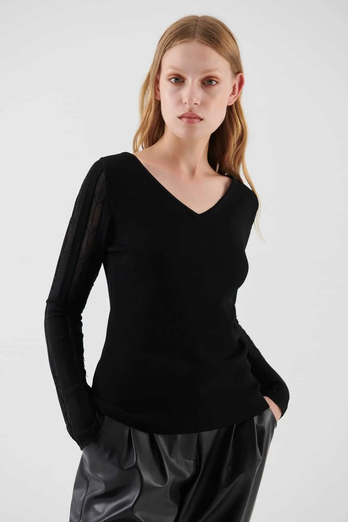  Kol Detaylı Triko Siyah - 1