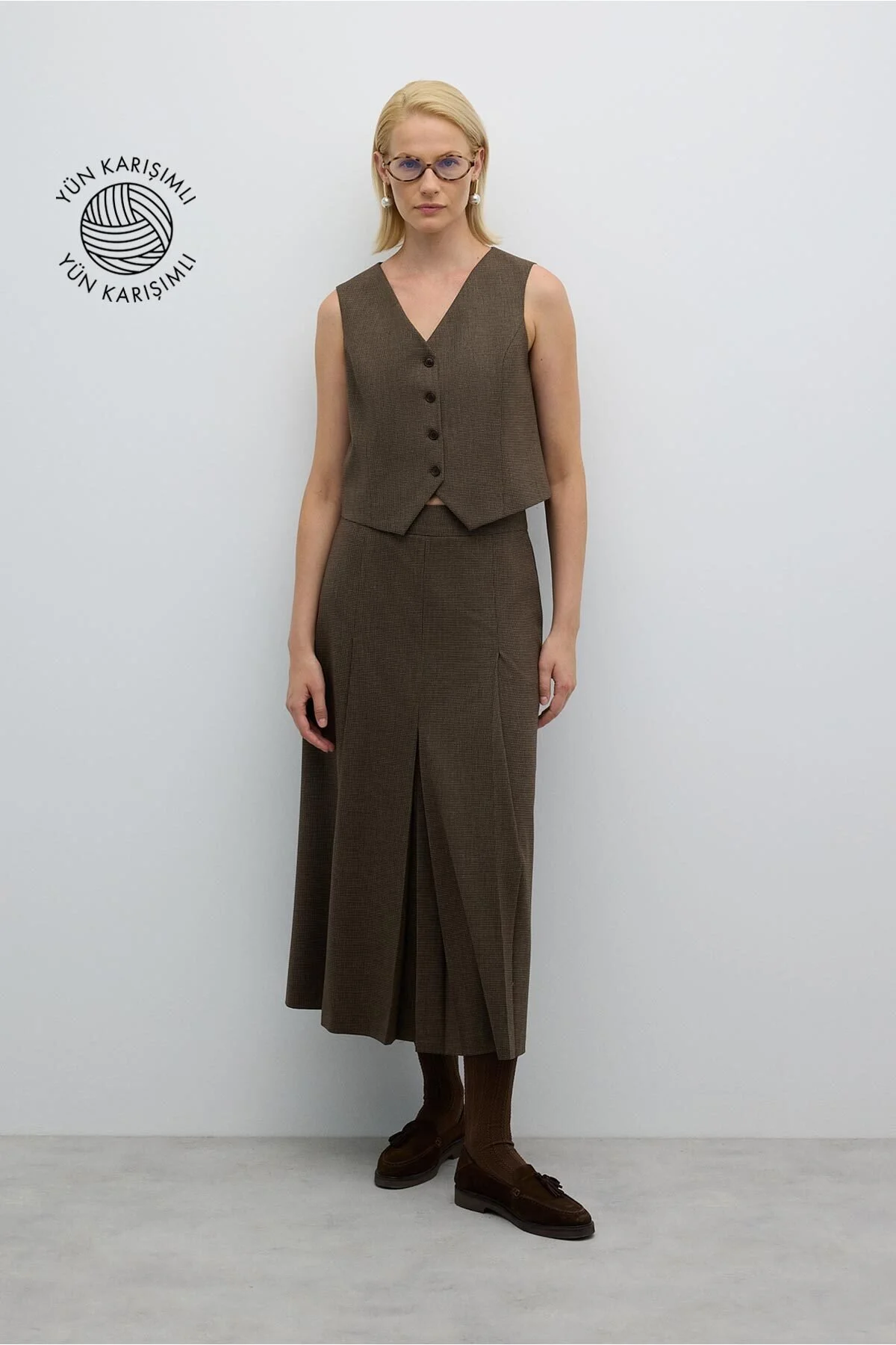 Önden Yırtmaçlı Pileli Midi Boy Etek Kahve - 1