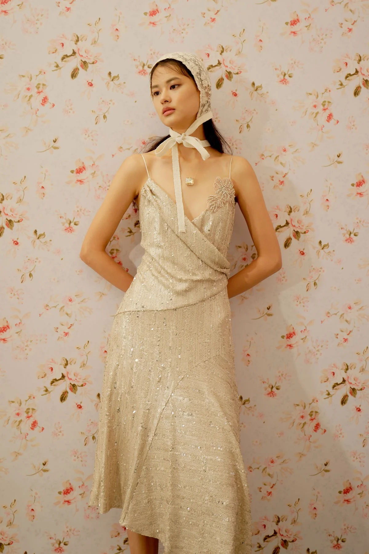 Taş İşlemeli Çiçek Motifli Asimetrik Elbise Bej - 1