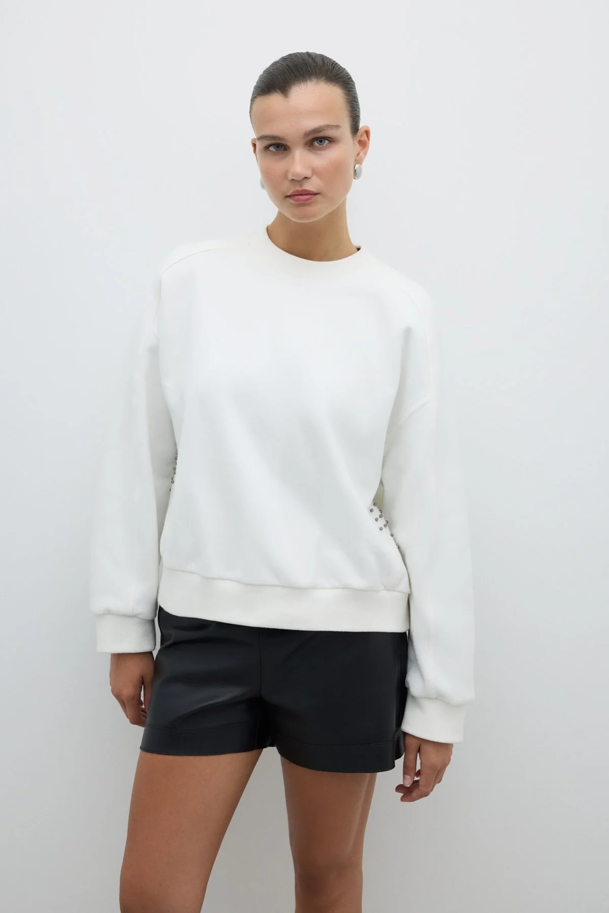 Trok Detaylı Bisiklet Yaka Sweatshirt Beyaz - 1