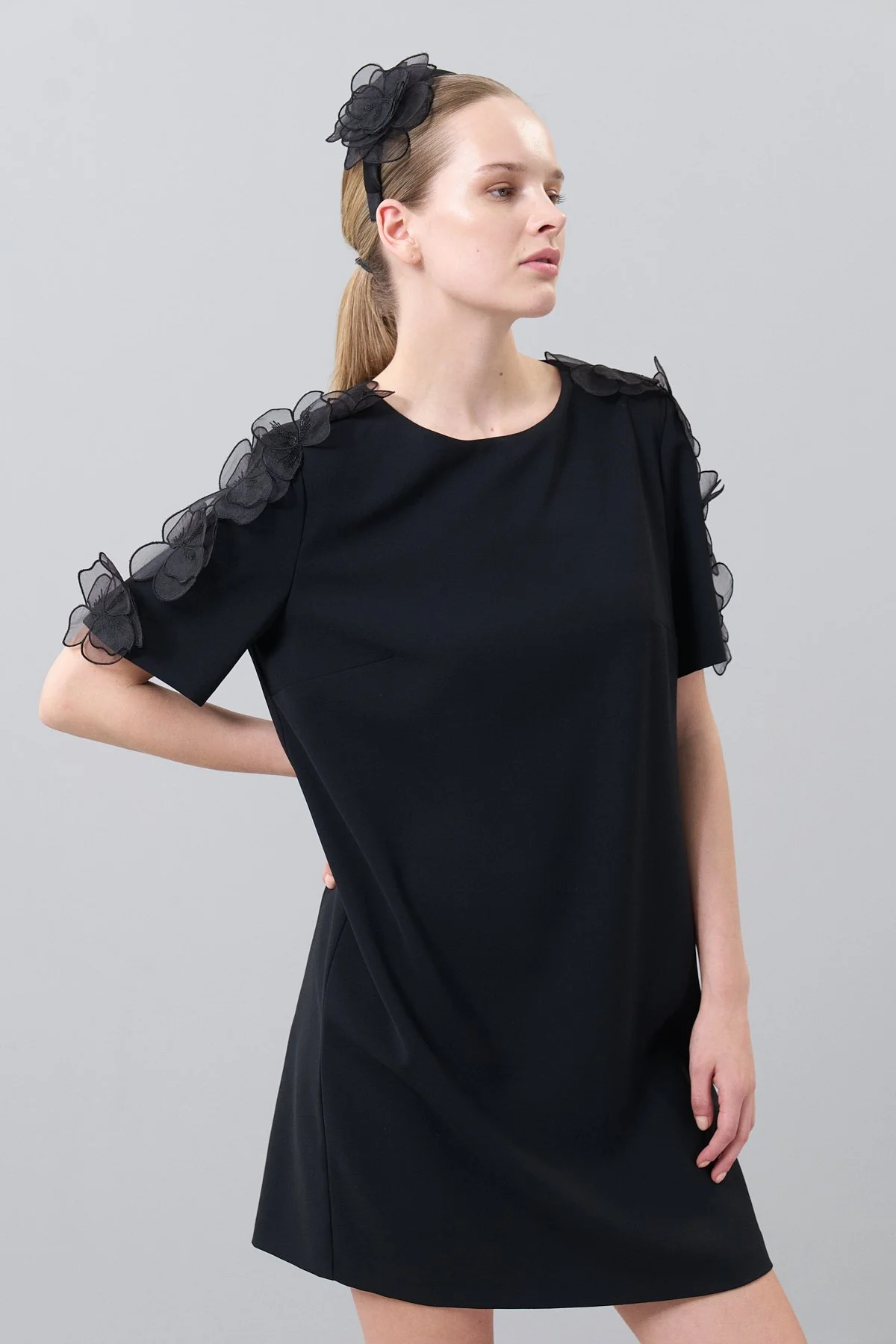 Kolları Çiçek Detaylı Mini Elbise Siyah - 3