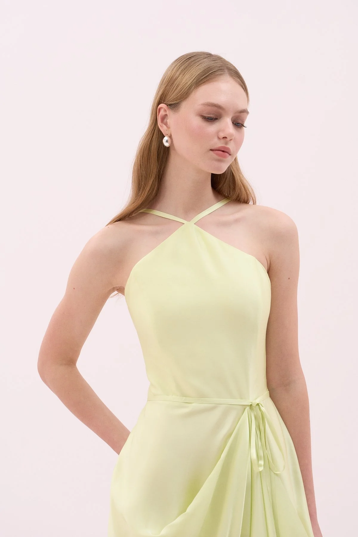 Halter Yaka Beli Kuşaklı Midi Boy Saten Elbise Sarı - 3